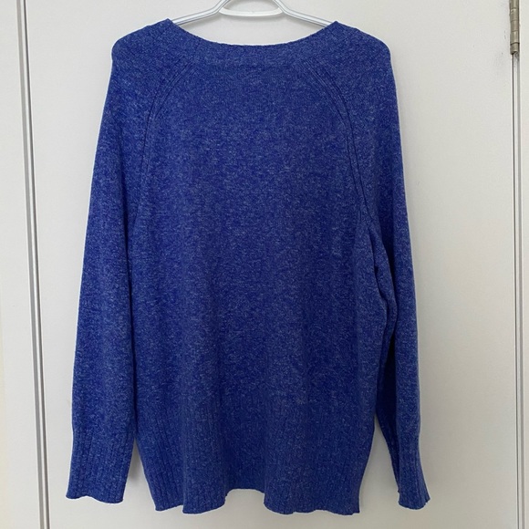 Old Navy Large round neck Sweater - Picture 2 of 5